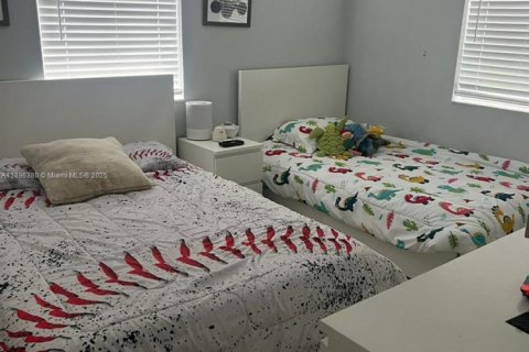 House in Miami, Florida 3 bedrooms, 96.43 sq.m. № 1948299 - photo 15