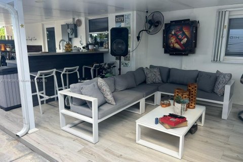 House in Miami, Florida 3 bedrooms, 96.43 sq.m. № 1948299 - photo 22
