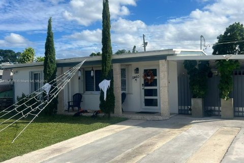 House in Miami, Florida 3 bedrooms, 96.43 sq.m. № 1948299 - photo 1