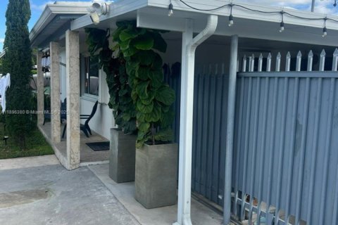 House in Miami, Florida 3 bedrooms, 96.43 sq.m. № 1948299 - photo 3