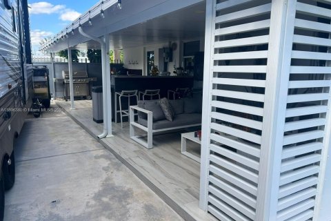 House in Miami, Florida 3 bedrooms, 96.43 sq.m. № 1948299 - photo 23