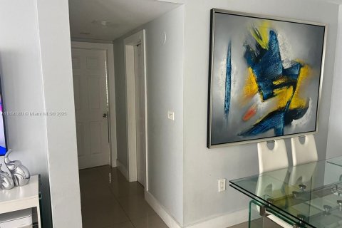 House in Miami, Florida 3 bedrooms, 96.43 sq.m. № 1948299 - photo 8