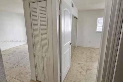 Copropriété à louer à Miami, Floride: 2 chambres, 81.01 m2 № 1891420 - photo 24