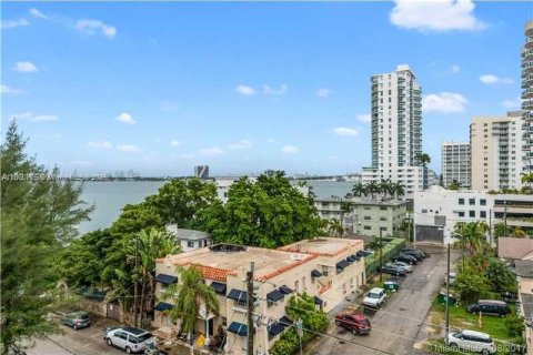 Copropriété à louer à Miami, Floride: 2 chambres, 81.01 m2 № 1891420 - photo 2