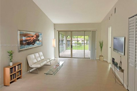 Кондоминиум с 2 спальнями в Майами, Флорида № 2048905