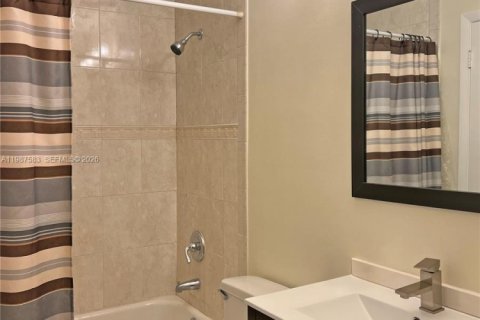 Купить кондоминиум в Майами, Флорида 2 спальни, 113.71м2, № 2048905 - фото 17