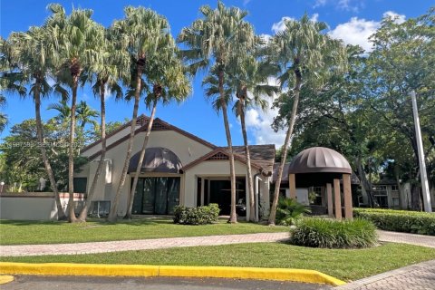 Купить кондоминиум в Майами, Флорида 2 спальни, 113.71м2, № 2048905 - фото 19