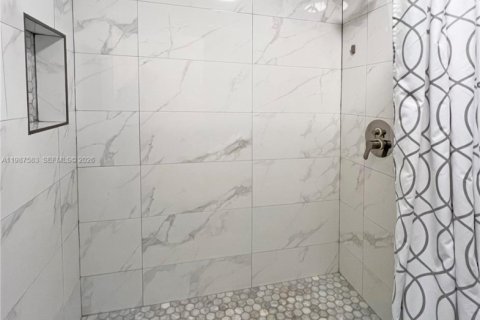 Купить кондоминиум в Майами, Флорида 2 спальни, 113.71м2, № 2048905 - фото 13