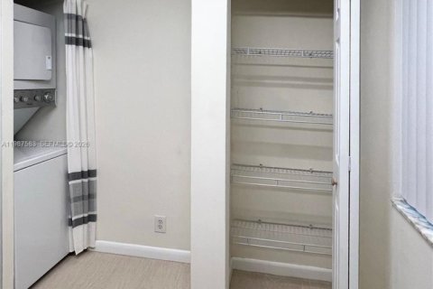 Купить кондоминиум в Майами, Флорида 2 спальни, 113.71м2, № 2048905 - фото 9