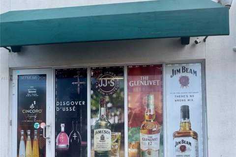 Propiedad comercial en Hallandale Beach, Florida № 2031760