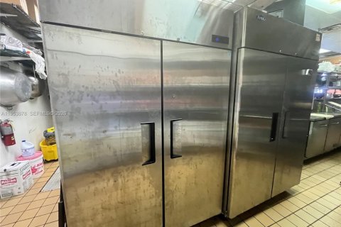 Купить коммерческую недвижимость в Пемброк-Пайнс, Флорида № 2008041 - фото 11