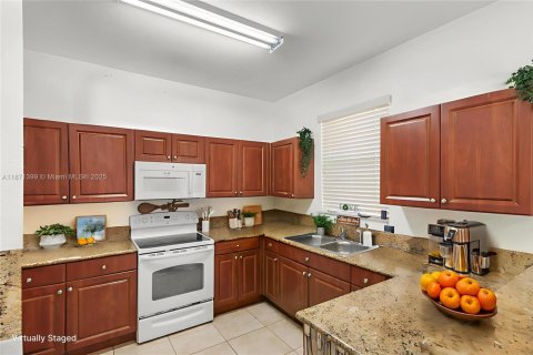 Купить таунхаус в Майами, Флорида 4 спальни, 163.32м2, № 2036358 - фото 3