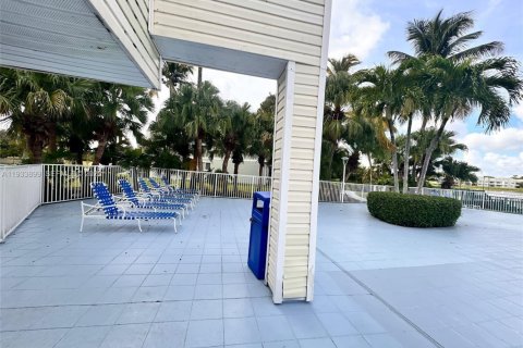 Condominio en alquiler en Oakland Park, Florida, 1 dormitorio, 81.01 m2 № 1992244 - foto 13