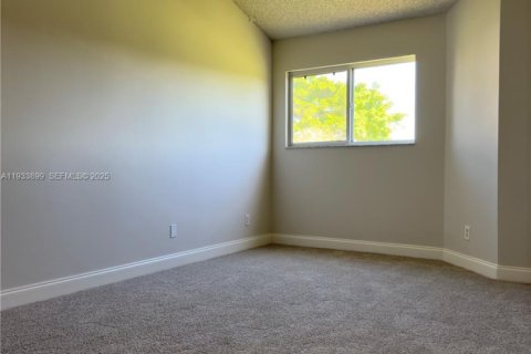 Condominio en alquiler en Oakland Park, Florida, 1 dormitorio, 81.01 m2 № 1992244 - foto 5
