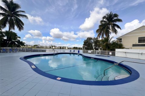 Condominio en alquiler en Oakland Park, Florida, 1 dormitorio, 81.01 m2 № 1992244 - foto 10