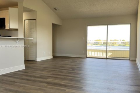 Condominio en alquiler en Oakland Park, Florida, 1 dormitorio, 81.01 m2 № 1992244 - foto 1