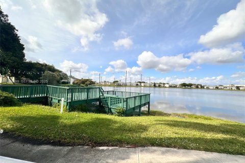 Condominio en alquiler en Oakland Park, Florida, 1 dormitorio, 81.01 m2 № 1992244 - foto 14