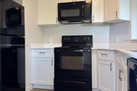 Condominio en alquiler en Oakland Park, Florida, 1 dormitorio, 81.01 m2 № 1992244 - foto 4