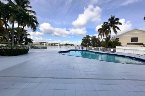Condominio en alquiler en Oakland Park, Florida, 1 dormitorio, 81.01 m2 № 1992244 - foto 11