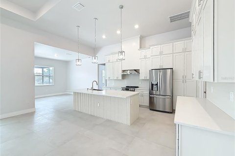 House in Port Charlotte, Florida 3 bedrooms, 200.85 sq.m. № 2141189 - photo 8