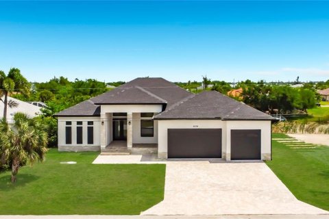 House in Port Charlotte, Florida 3 bedrooms, 200.85 sq.m. № 2141189 - photo 3