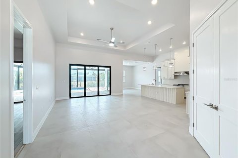 House in Port Charlotte, Florida 3 bedrooms, 200.85 sq.m. № 2141189 - photo 6