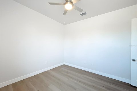 House in Port Charlotte, Florida 3 bedrooms, 200.85 sq.m. № 2141189 - photo 25