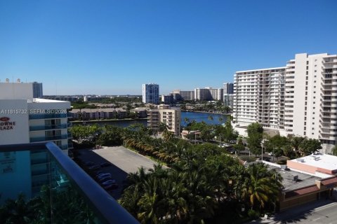 Condo in Hollywood, Florida, 1 bedroom  № 2054180 - photo 26