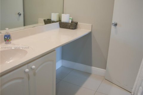 Condo in Hollywood, Florida, 1 bedroom  № 2054180 - photo 18