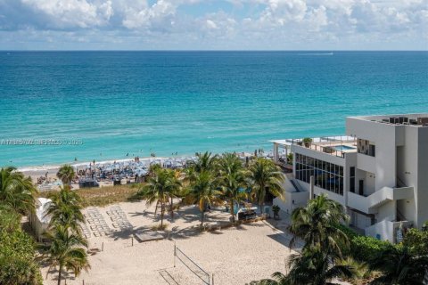 Condo in Hollywood, Florida, 1 bedroom № 2054180