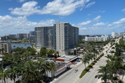 Condo in Hollywood, Florida, 1 bedroom  № 2054180 - photo 23