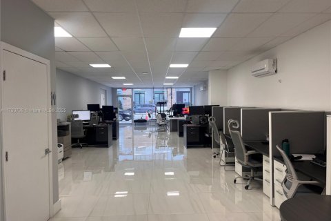 Immobilier commercial à vendre à Miami, Floride № 2018291 - photo 6