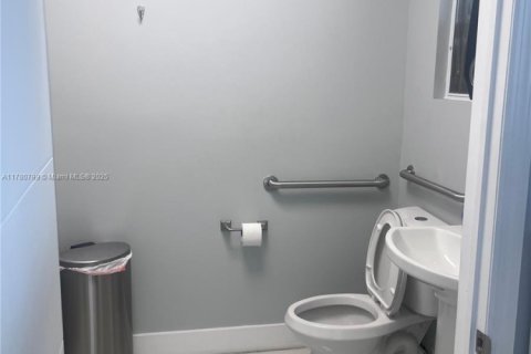 Immobilier commercial à vendre à Miami, Floride № 2018291 - photo 12