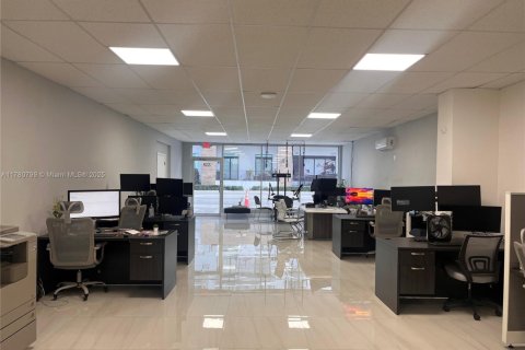 Immobilier commercial à vendre à Miami, Floride № 2018291 - photo 10