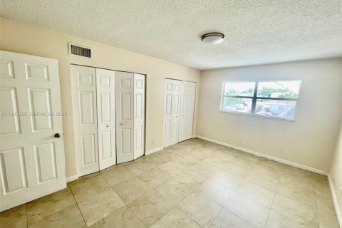 Снять в аренду квартиру в Холливуд, Флорида 1 спальня, 83.61м2, № 1991426 - фото 6