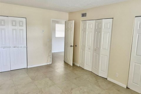 Снять в аренду квартиру в Холливуд, Флорида 1 спальня, 83.61м2, № 1991426 - фото 5