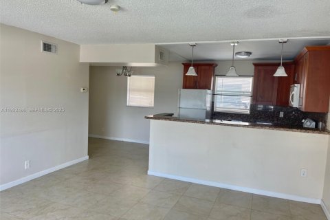 Снять в аренду квартиру в Холливуд, Флорида 1 спальня, 83.61м2, № 1991426 - фото 11