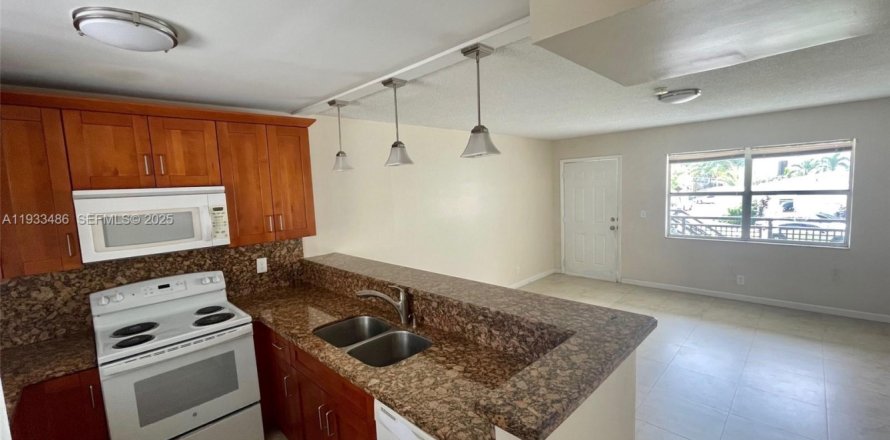 Квартира в Холливуд, Флорида 1 спальня, 83.61м2 № 1991426