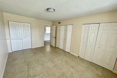 Снять в аренду квартиру в Холливуд, Флорида 1 спальня, 83.61м2, № 1991426 - фото 8