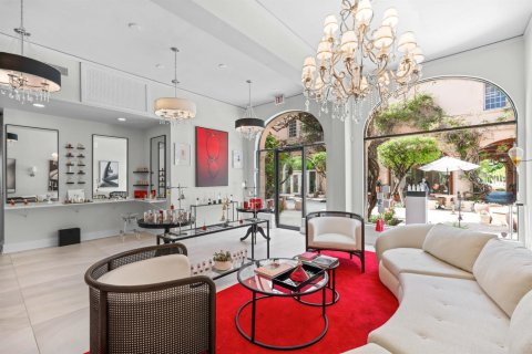 Commercial property in Palm Beach, Florida № 2169541