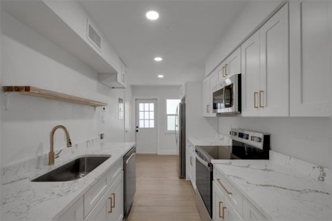 Appartement à louer à Belleair Bluffs, Floride: 2 chambres, 100.52 m2 № 2411709 - photo 19