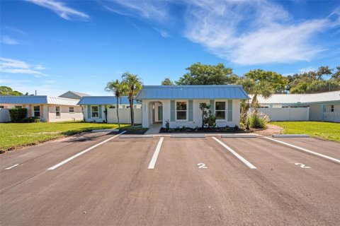 Appartement à Belleair Bluffs, Floride 2 chambres, 100.52 m2 № 2411709