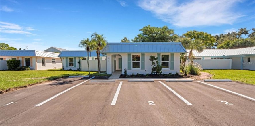 Appartement à Belleair Bluffs, Floride 2 chambres, 100.52 m2 № 2411709
