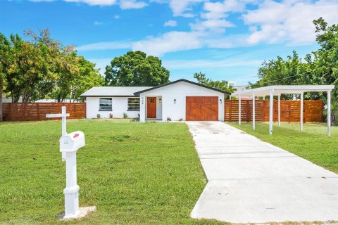 Villa ou maison à louer à Nokomis, Floride: 3 chambres, 119.01 m2 № 1815625 - photo 1