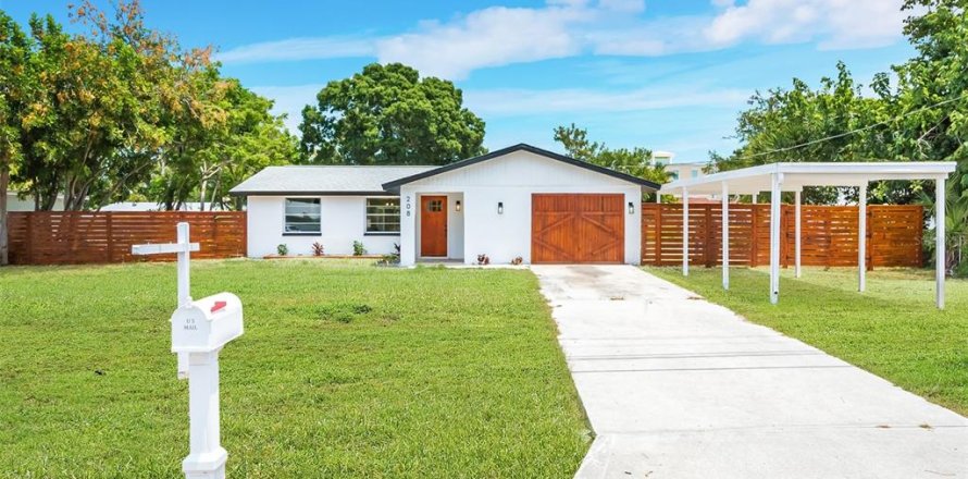 House in Nokomis, Florida 3 bedrooms, 119.01 sq.m. № 1815625