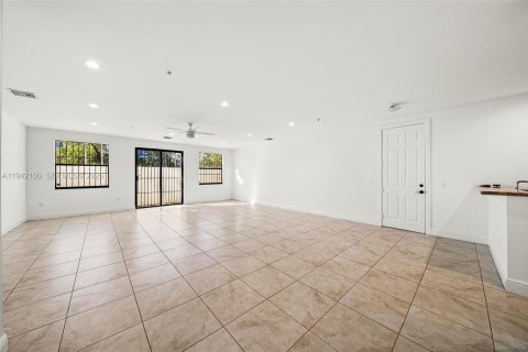 Снять в аренду таунхаус в Холливуд, Флорида 2 спальни, № 1999113 - фото 18