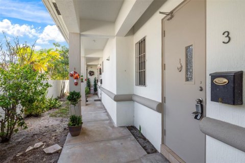 Снять в аренду таунхаус в Холливуд, Флорида 2 спальни, № 1999113 - фото 6