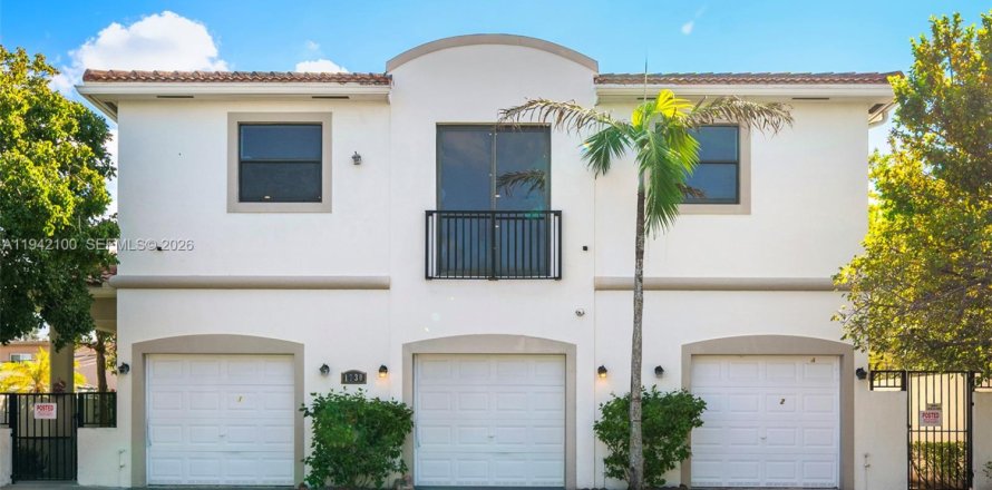 Таунхаус в Холливуд, Флорида 2 спальни № 1999113