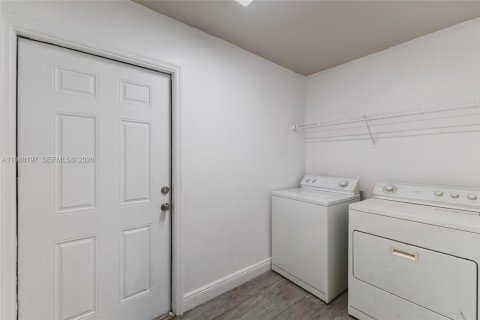 Купить коммерческую недвижимость в Форт Майерс, Флорида 217.39м2, № 2186432 - фото 8