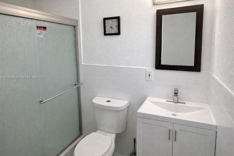 Снять в аренду виллу или дом в Майами-Гарденс, Флорида 4 спальни, 139.35м2, № 1990918 - фото 8